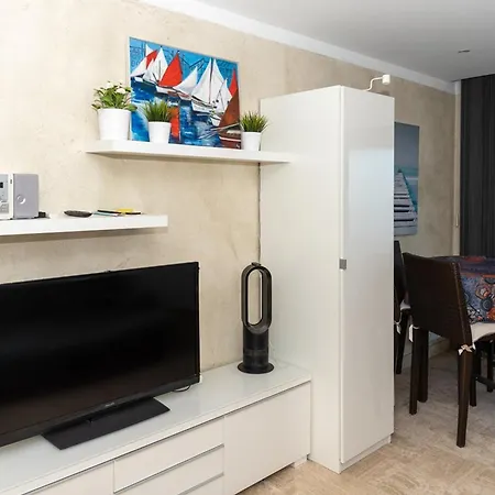 Beau T2 Au Lavandou Face A La Mer, 4 Personnes - Fr-1-803-80