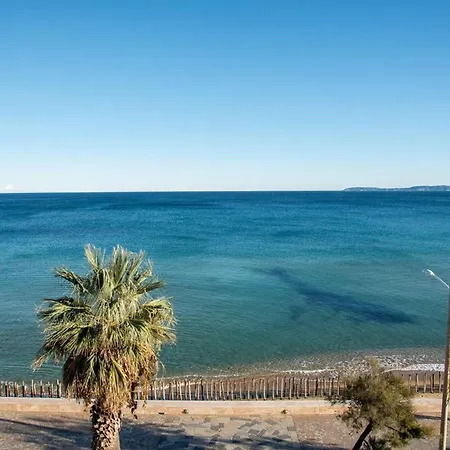 Апартаменты Beau T2 Au Lavandou Face A La Mer, 4 Personnes - Fr-1-803-80