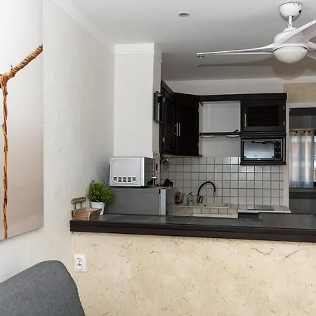 Апартаменты Beau T2 Au Lavandou Face A La Mer, 4 Personnes - Fr-1-803-80 Ле-Лаванду
