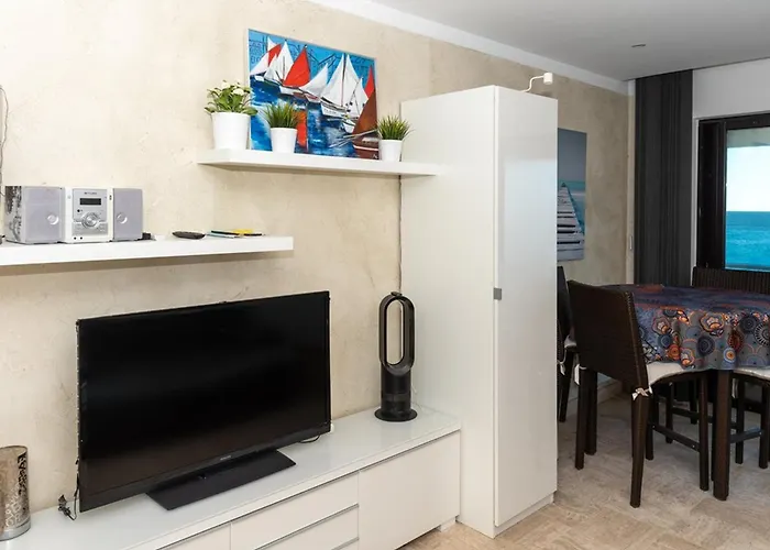 Beau T2 Au Lavandou Face A La Mer, 4 Personnes - Fr-1-803-80