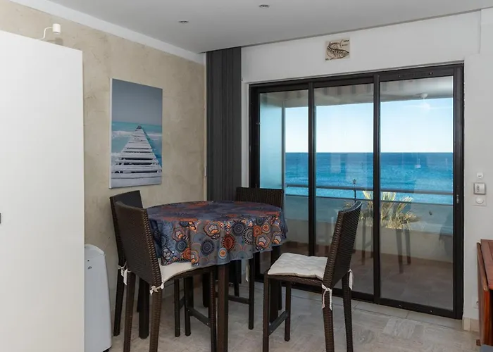 Beau T2 Au Lavandou Face A La Mer, 4 Personnes - Fr-1-803-80 Apartman